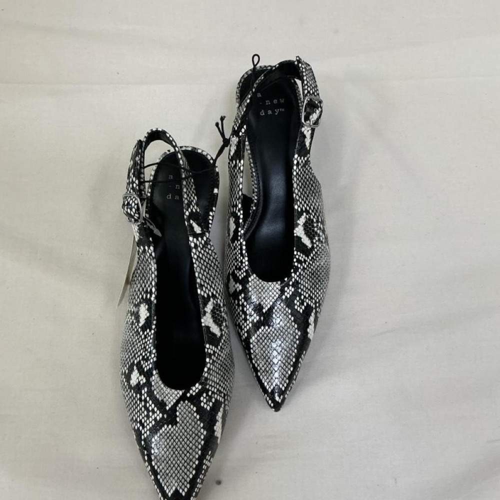 Brand new with tags women's leopard print combat boots in size 10